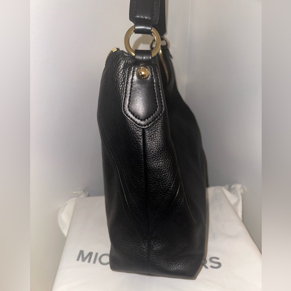 Michael Kors Black pebbled leather shoulder bag. - Picture 6 of 8